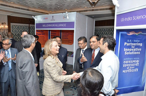 Promethean Power’s CEO, Sorin Grama, meets Secretary of State Hillary Clinton. Credit: US Embassy in India